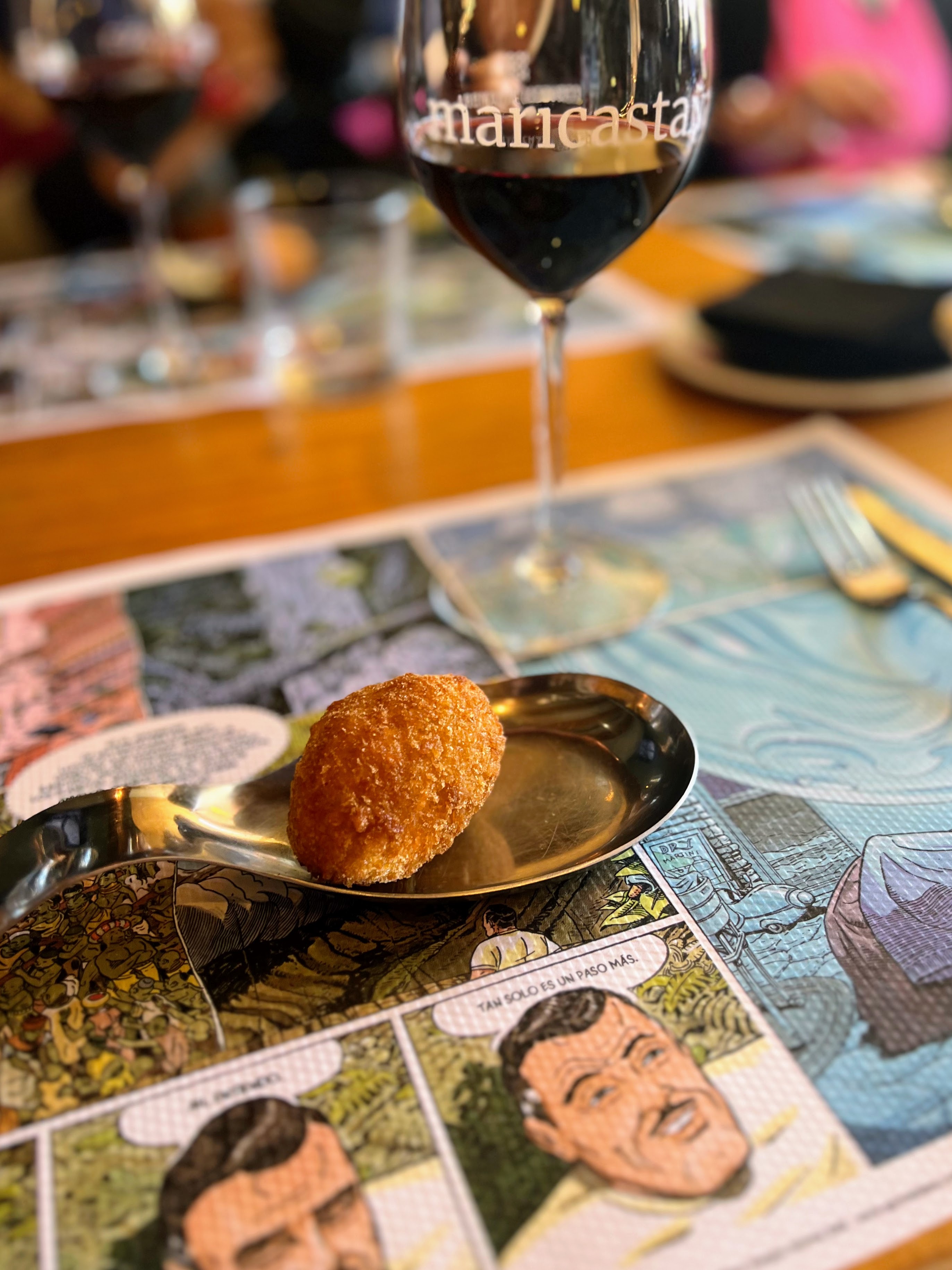 La croqueta 'ganadora' ene l gastrobar En Tiempos de Maricast