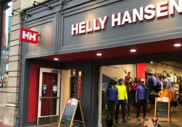Cinco prendas Helly Hansen que te salvan cuando el día empieza de invierno y acaba de verano