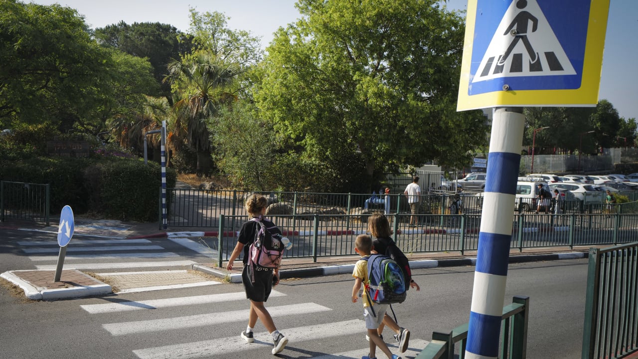 Children head back to school in Katzrin after closures caused by the Israel–Iran conflict, June 25, 2025. 