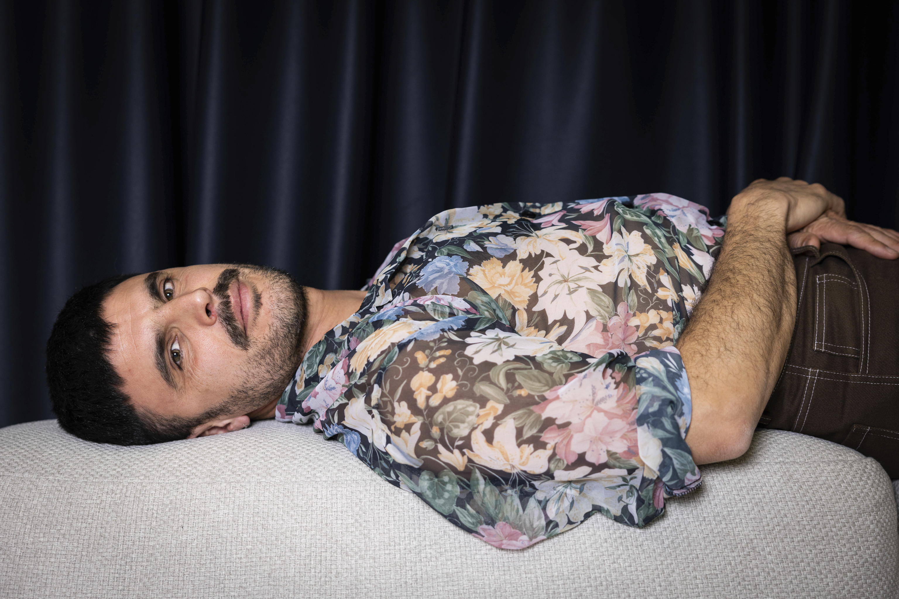 El cantante Rodrigo Cuevas presenta Manual de Belleza