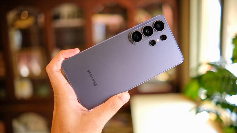 A person holding a Samsung Galaxy S26 Ultra on an angle