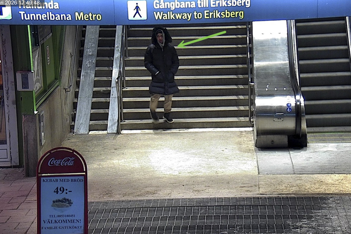 Registro de una c�mara en la estaci�n de Hallunda, con el hispanocolombiano saliendo de ella.