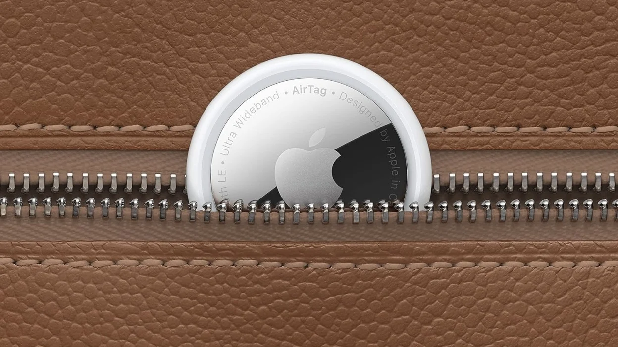 airtag sticking out of wallet