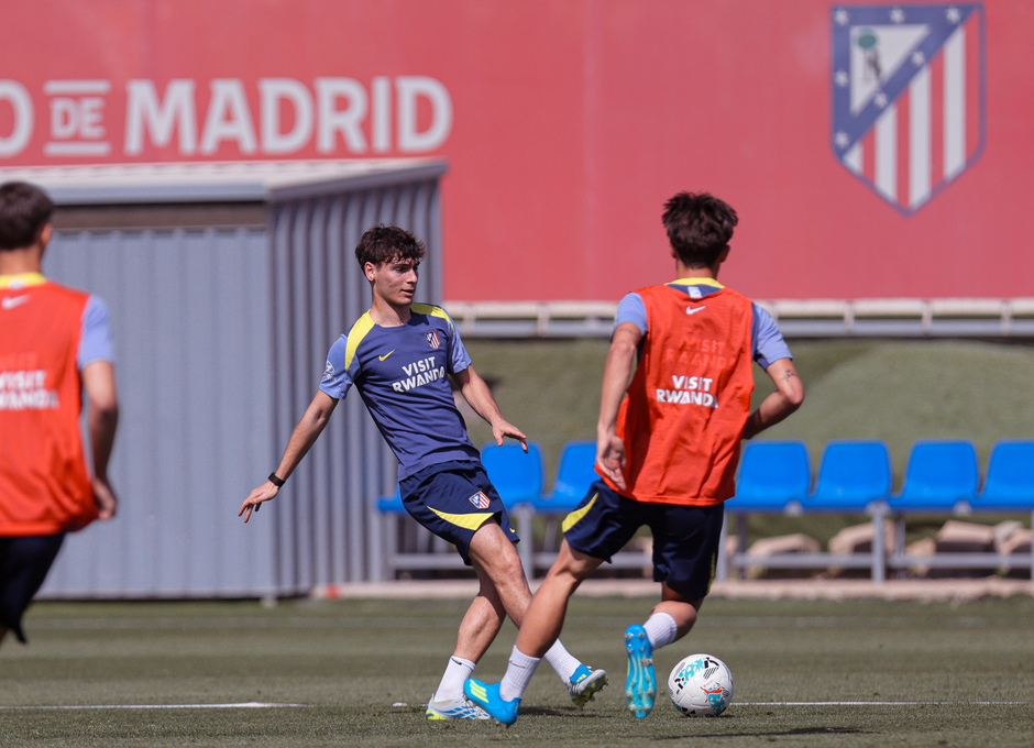 Rodrigo Mendoza, en el �ltimo entrenamiento del Atl�tico.