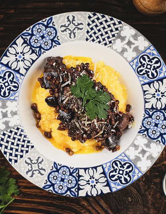 Ragú de berenjena con polenta