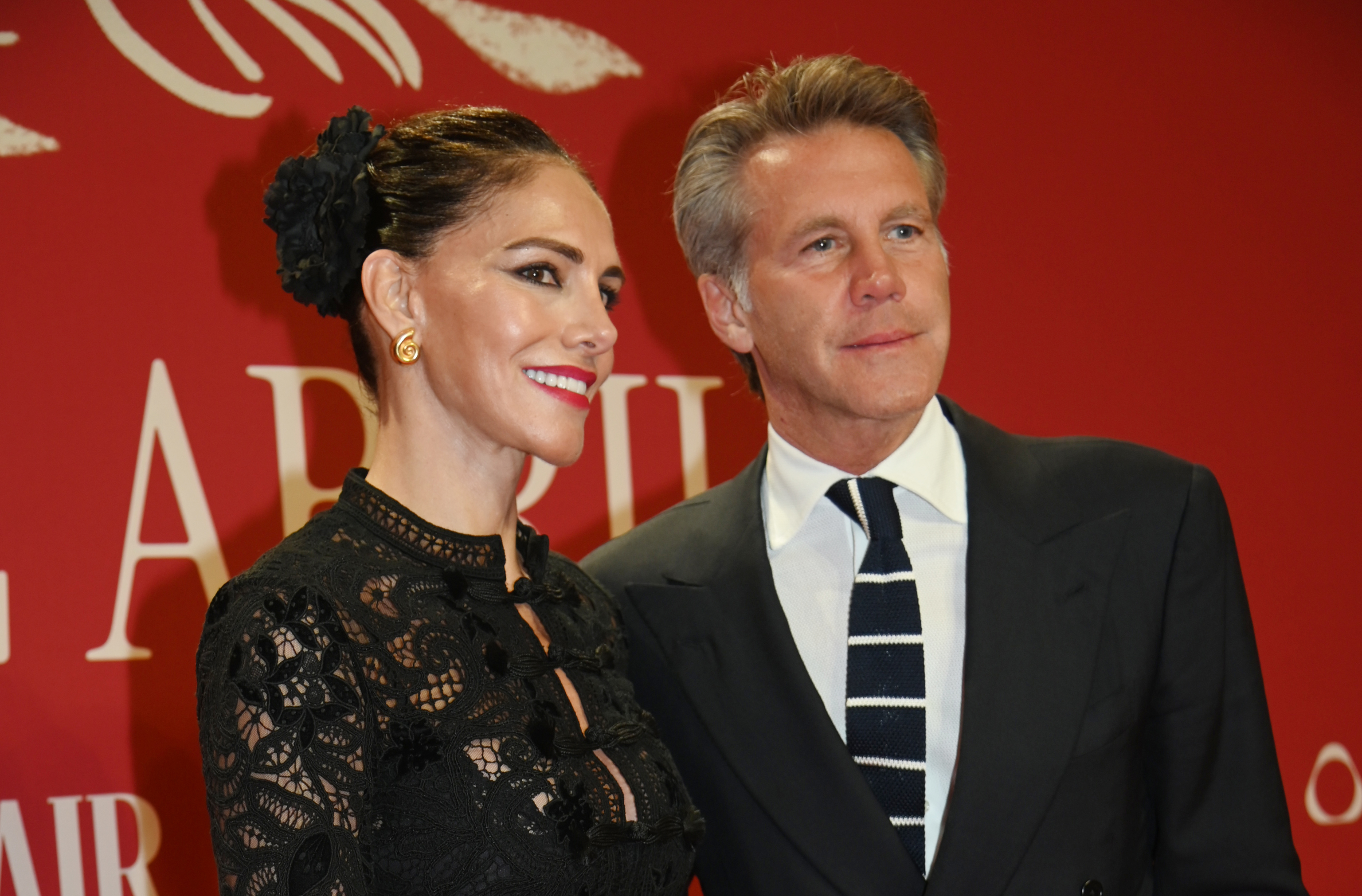 Adriana Abascal y Filiberto de Saboya en un photocall de 'Vanity Fair' el 5 de mayo de 2025