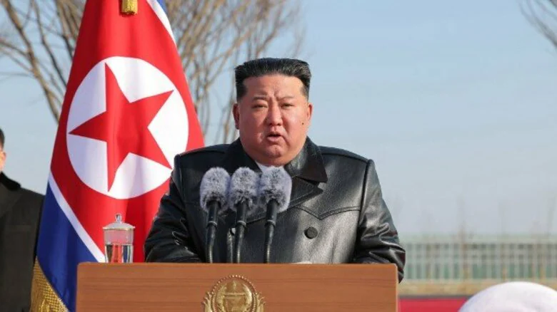 北朝鮮が日本海に向けて弾道ミサイル数発発射 いずれもEEZ外に落下 今年5回目 |FNNプライムオンライン