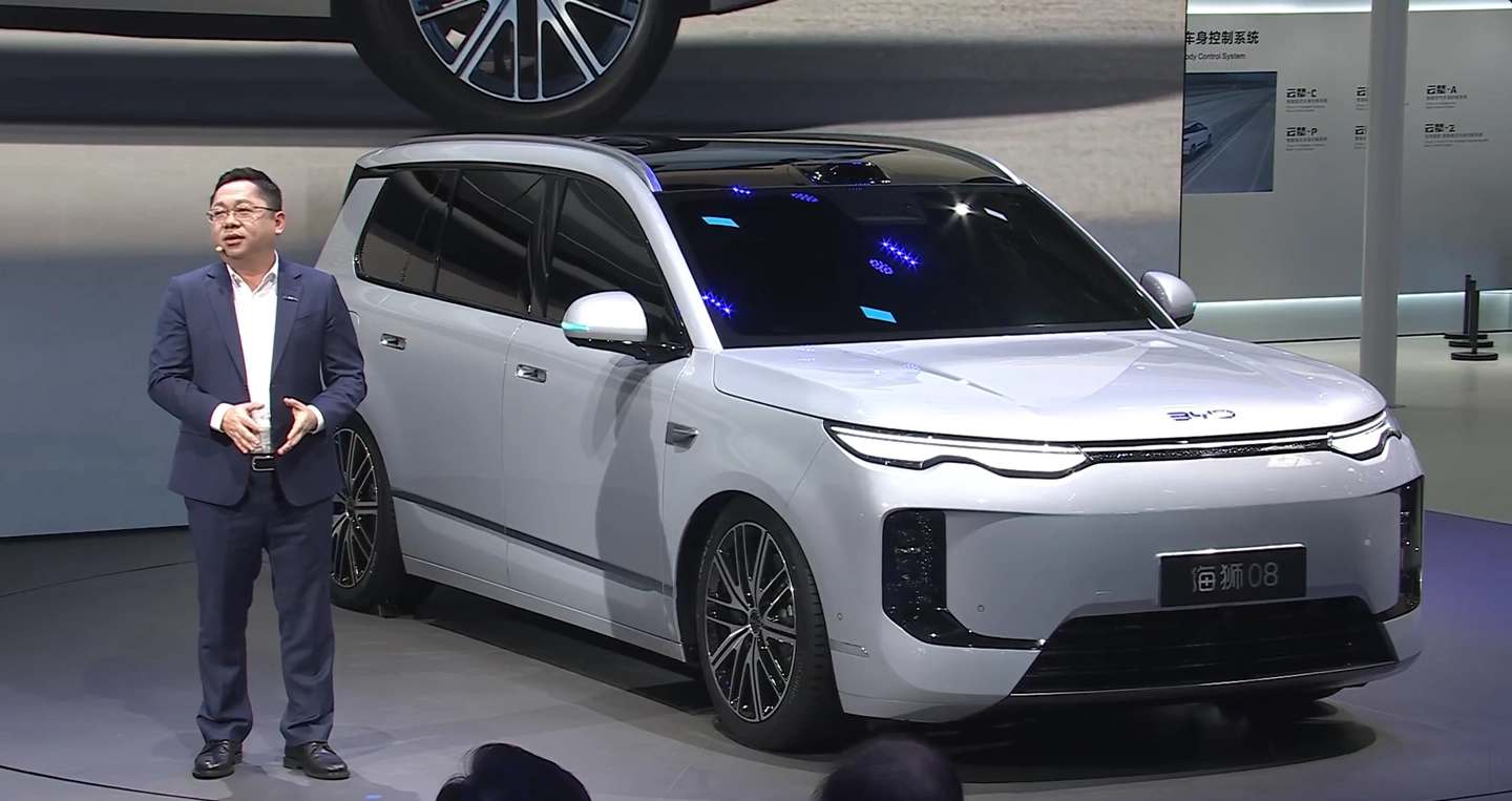 比亚迪海狮 08 亮相北京车展:品牌首款闪充插混 SUV,第二代刀片电池