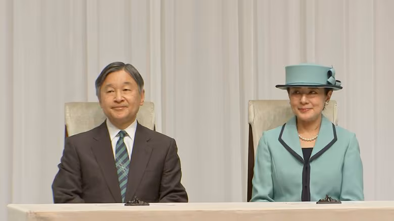 天皇皇后両陛下が「みどりの式典」へ　受賞者に歩み寄り「おめでとうございます」｜FNNプライムオンライン