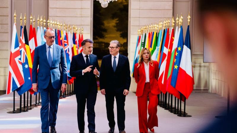 Friedrich Merz. Emmanuel Macron , Keir Starmer e Giorgia Meloni al vertice dei Volenterosi di Parigi
