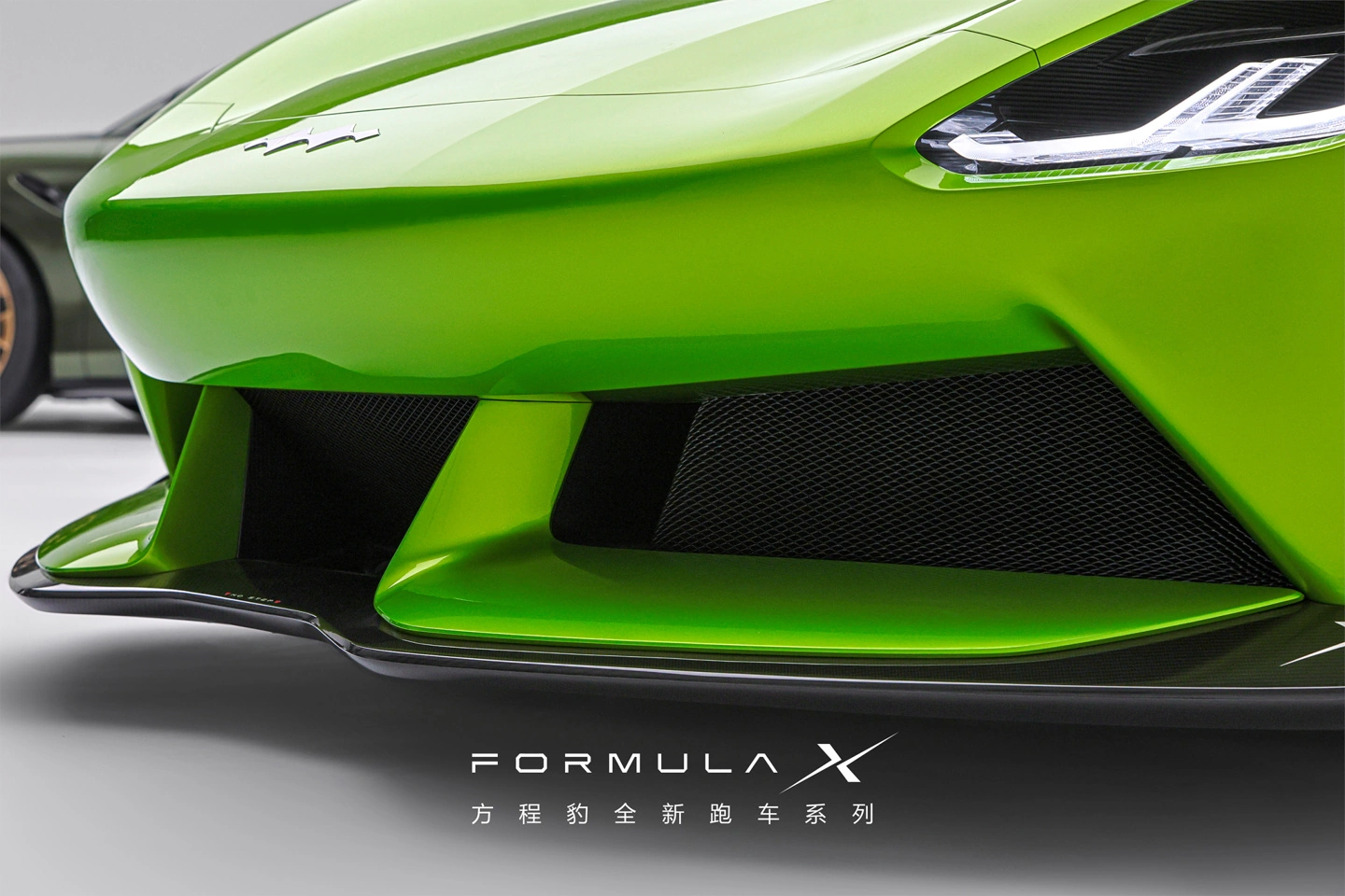 比亚迪方程豹首款跑车 Formula X 跑车官图发布:锋豹之眼前灯、1:2.5 极致车头比,明年上市