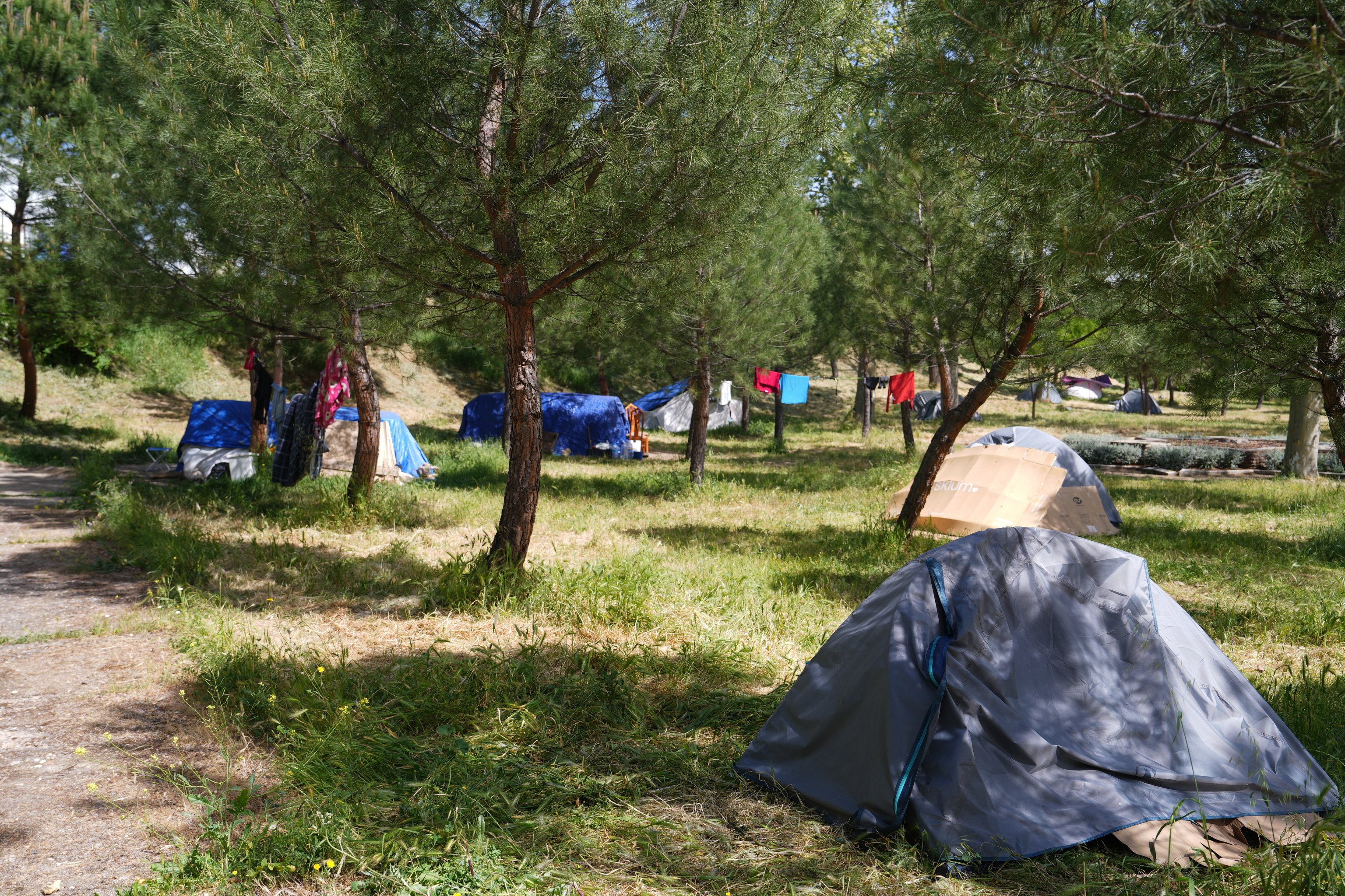 El conjunto de tiendas de campa�a que componen una de las zonas donde viven las personas sin hogar.