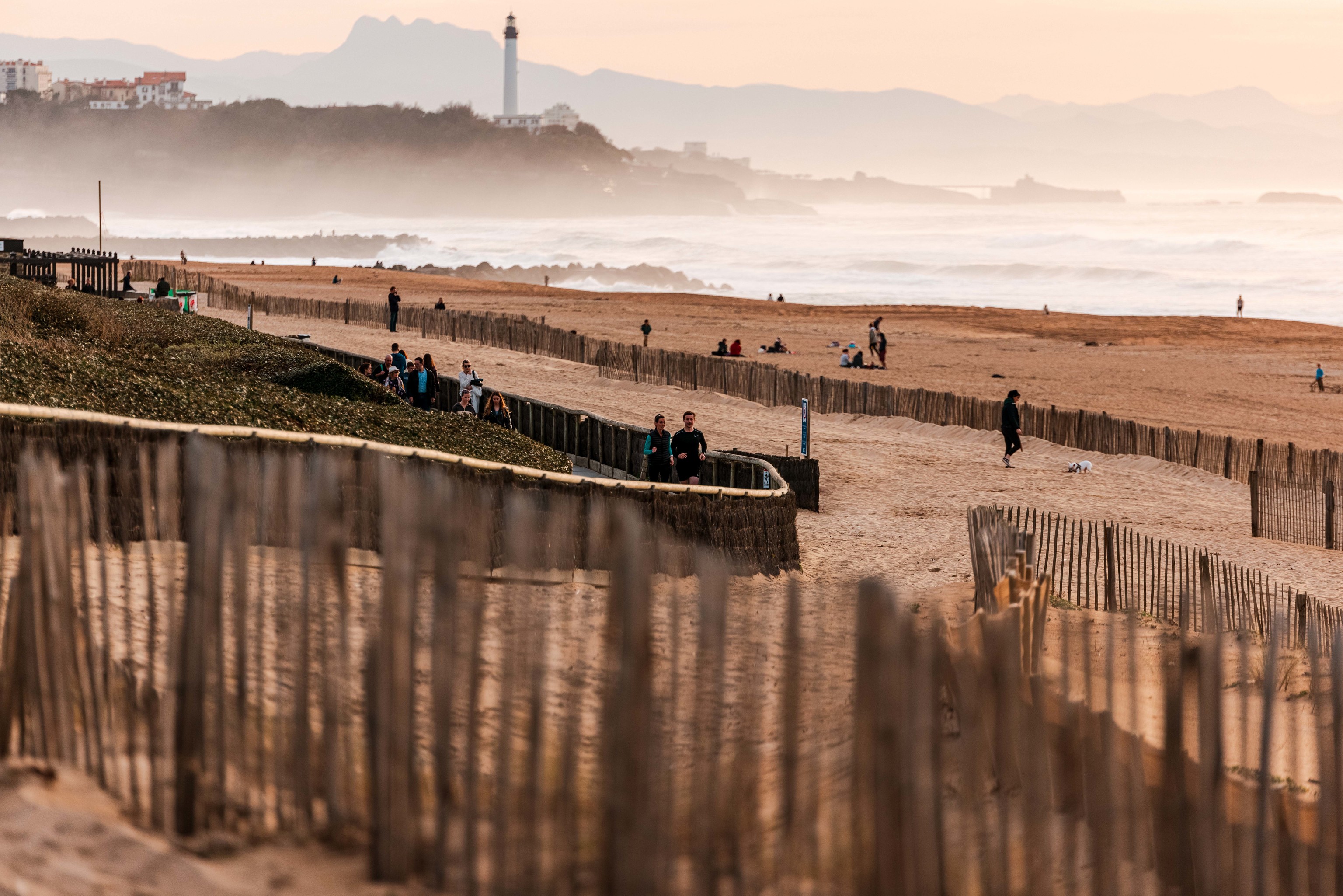 Las fant�sticas playas de Anglet, con el faro de Biarritz al fondo.