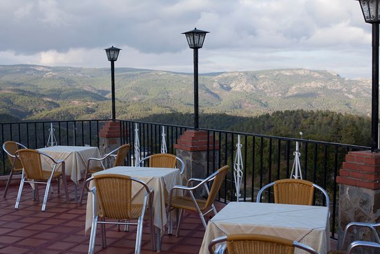 Vistas desde la terraza del Mes�n Despe�aperros.