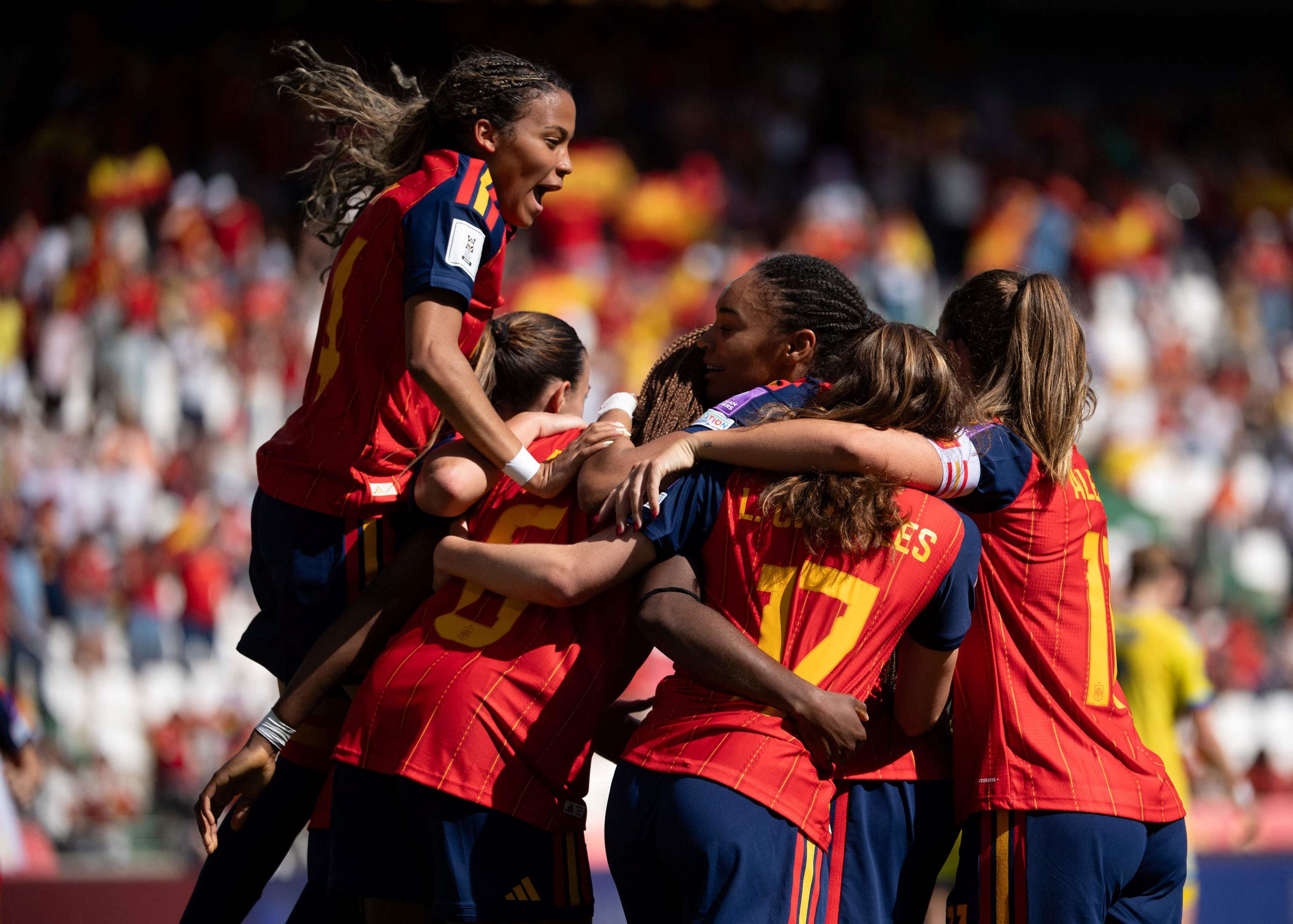 Las jugadoras celebran el segundo gol de Edna Imade.