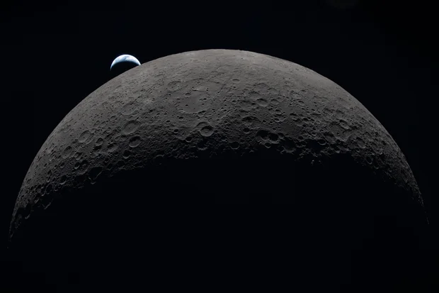Artemis II Launches Manned Test Flight Around The Moon 