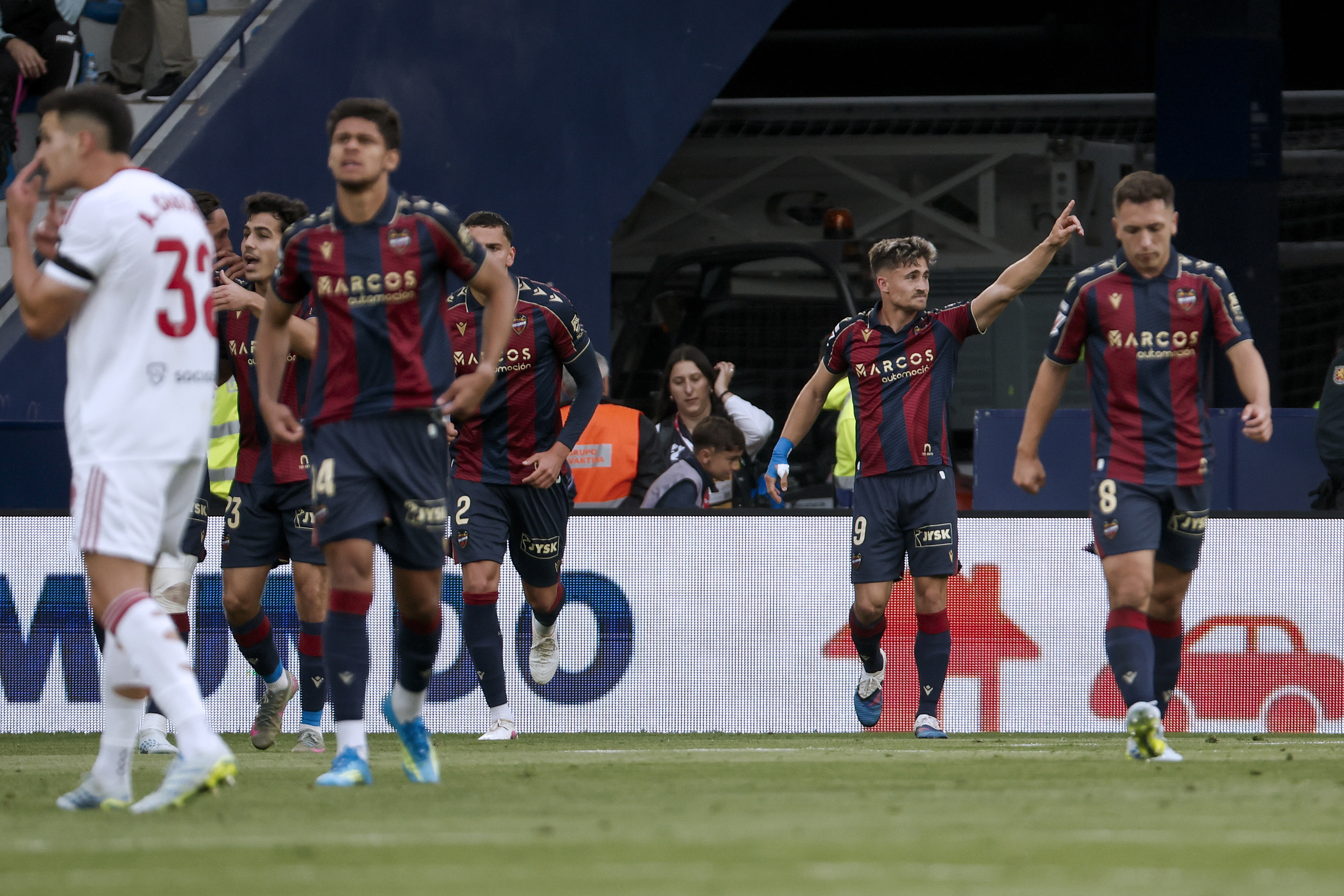 Iv�n Romero celebra uno de sus tantos ante el Sevilla.