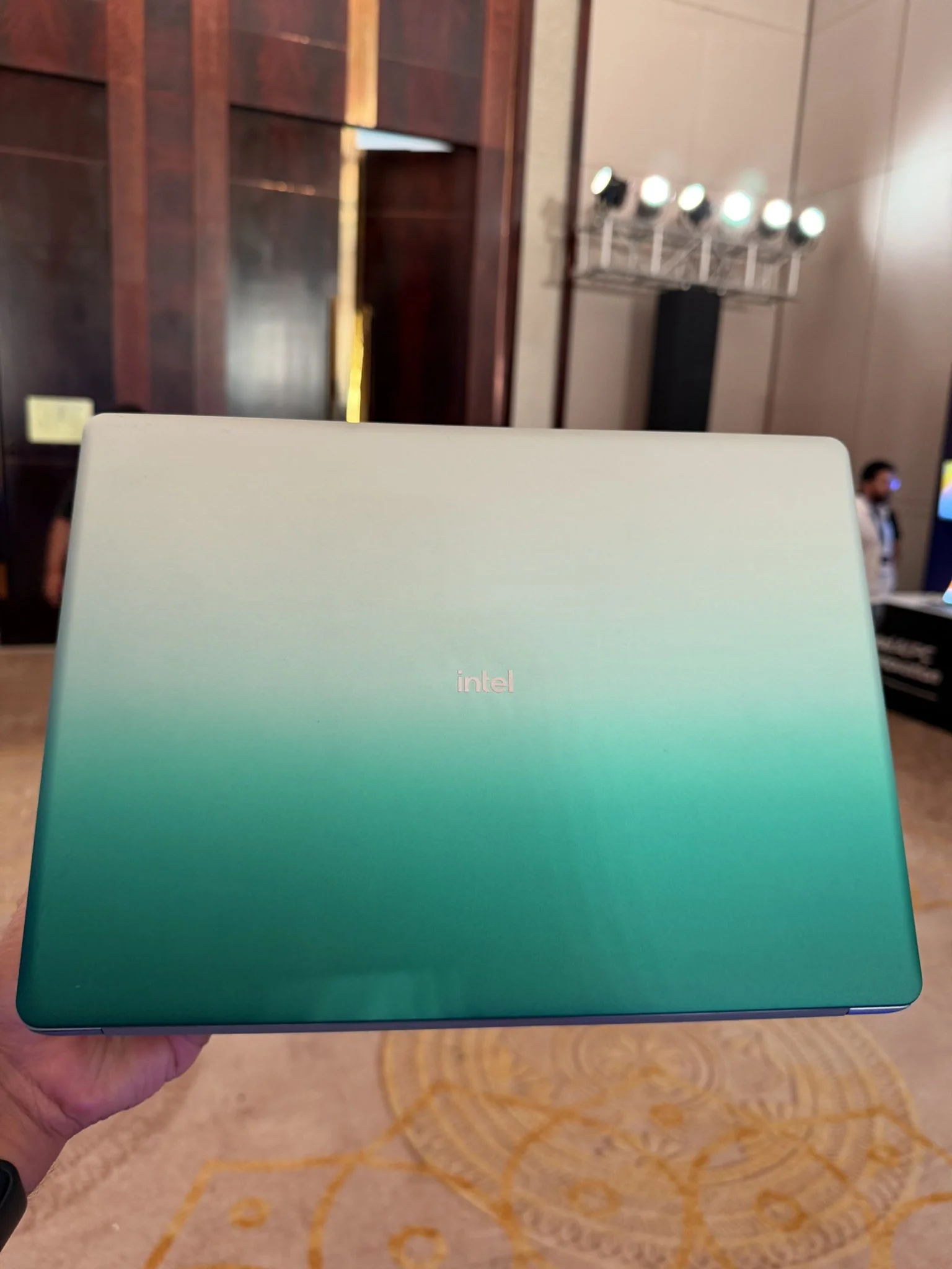 剑指苹果 MacBook Neo:首款英特尔 Wildcat Lake 笔记本电脑曝光