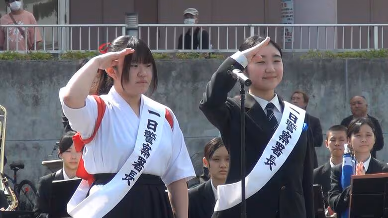 千葉・四街道市で高校生が一日警察署長に　吹奏楽と書道パフォーマンスで交通安全訴え｜FNNプライムオンライン