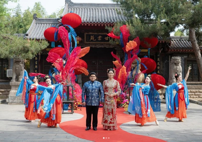 Lucas Garigliano y Jia Deng el d�a de su boda.