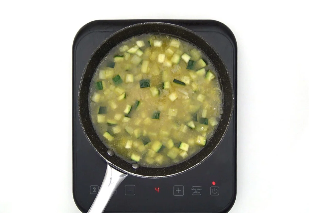Arroz con calabacín. Receta rápida, sabrosa y fácil