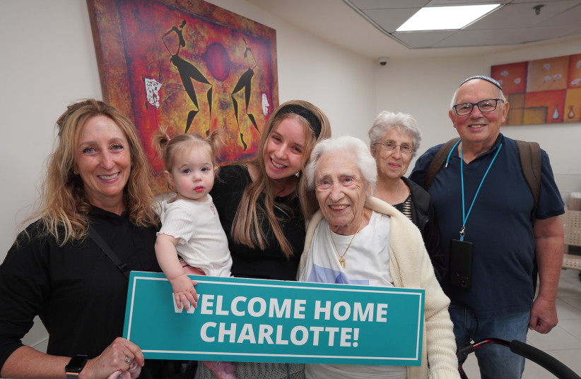 Surrounded by 5 generations of her descendants, Roth’s Aliyah represents the fulfillment of a dream that began in the aftermath of the Holocaust