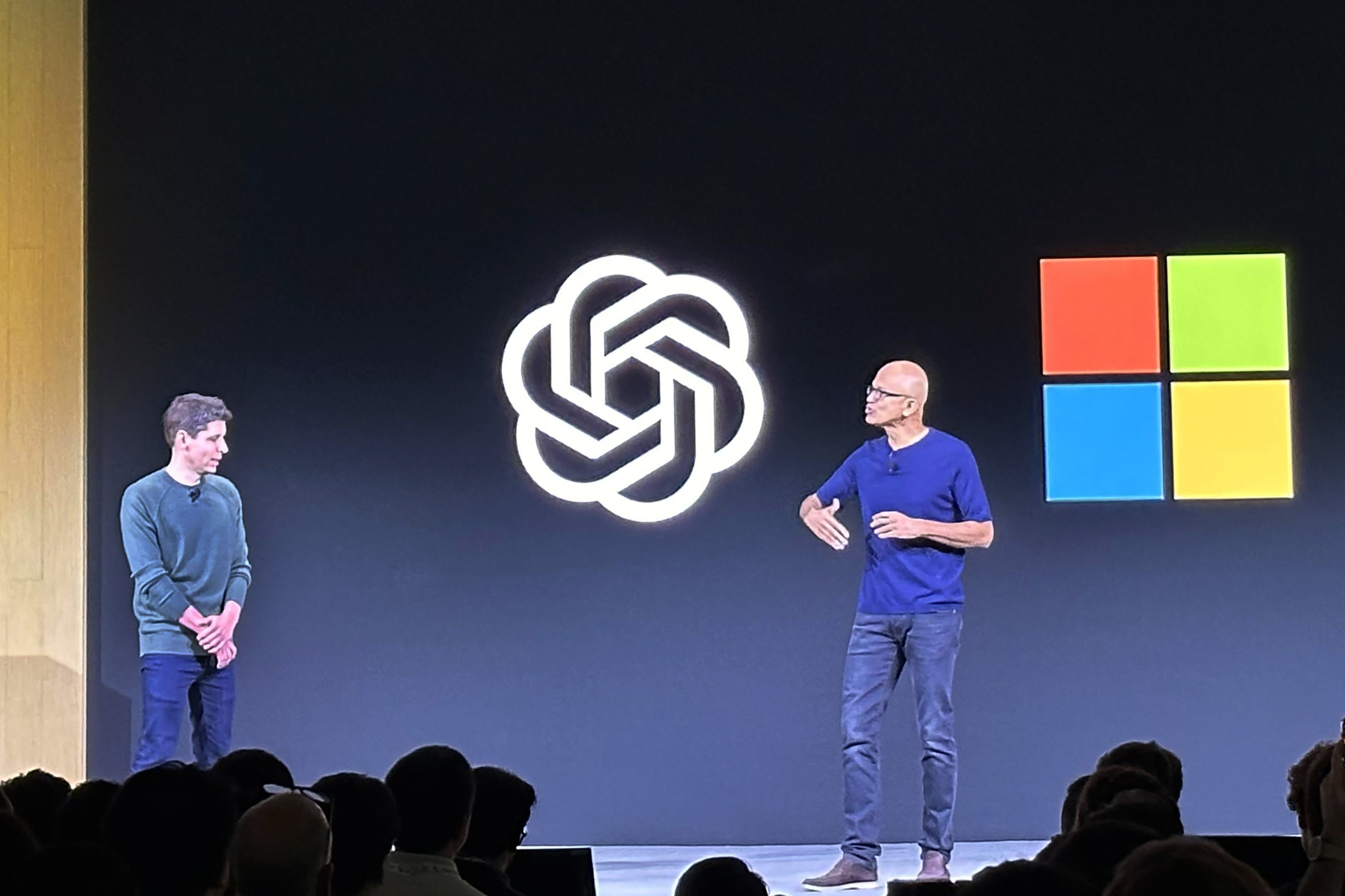 EL CEO de OpenAI, Sam Altman, y el CEO de Microsoft, Satya Nadella