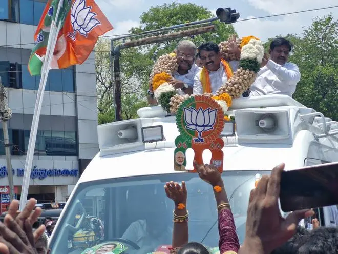 Nainar Nagenthiran and GK Vasan being welcomed with a garland made of puffed rice balls, a local produce. Sattur is a hub for savouries and traditional sweets