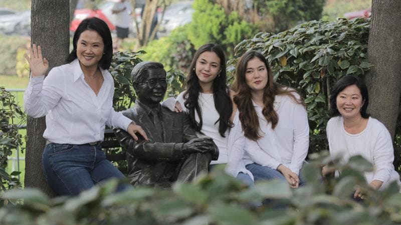 Elezioni in Perù, Keiko Fujimori in vantaggio: al ballottaggio nel nome del padre