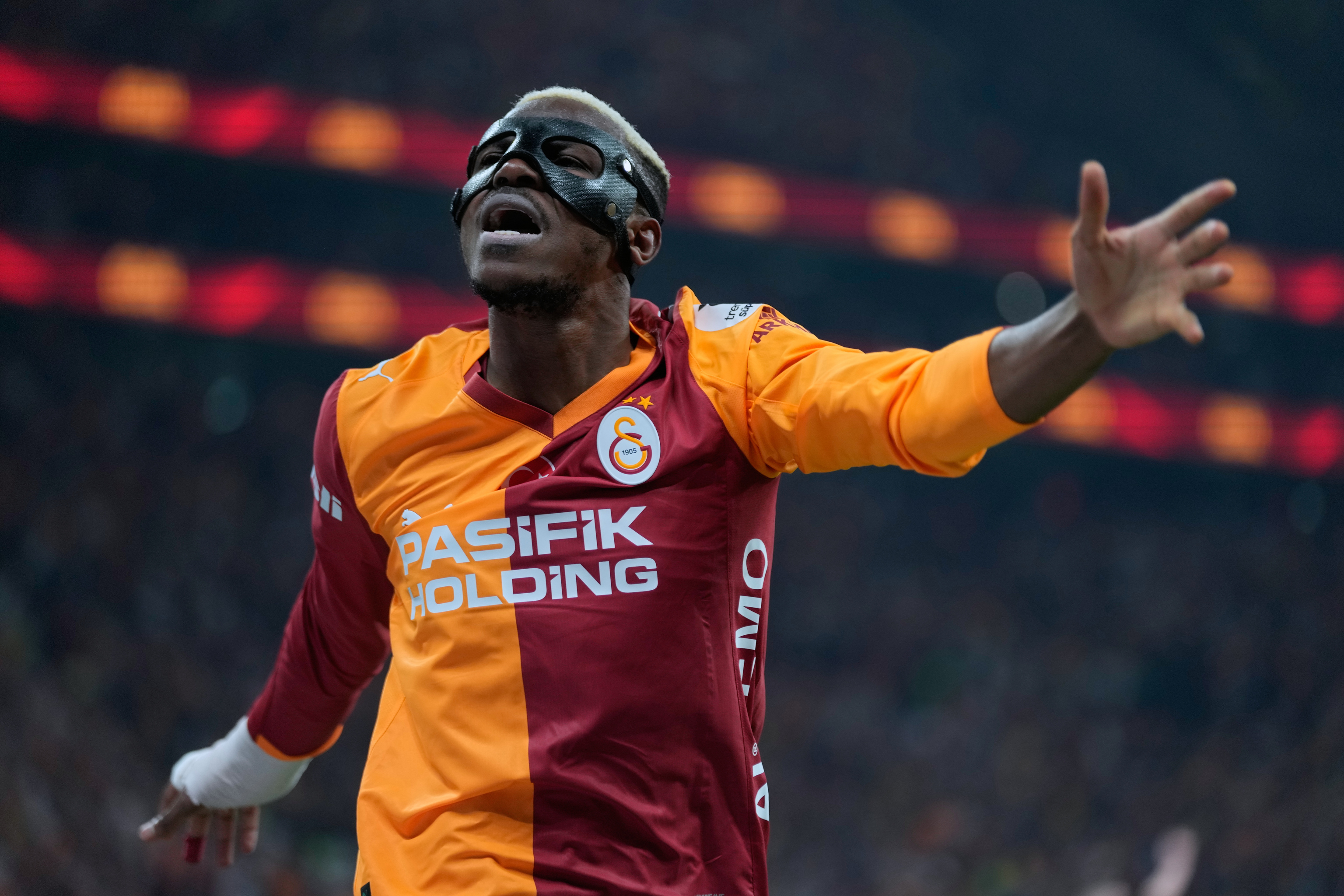 Victor Osimhen celebra un gol con el Galatasaray.