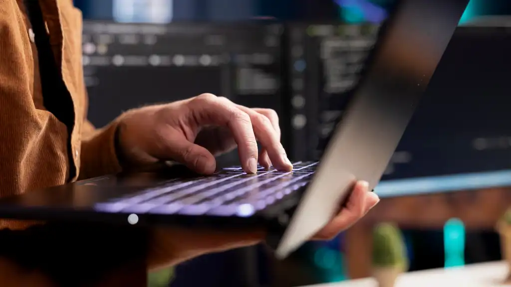 Laptop Work Close 16z9
