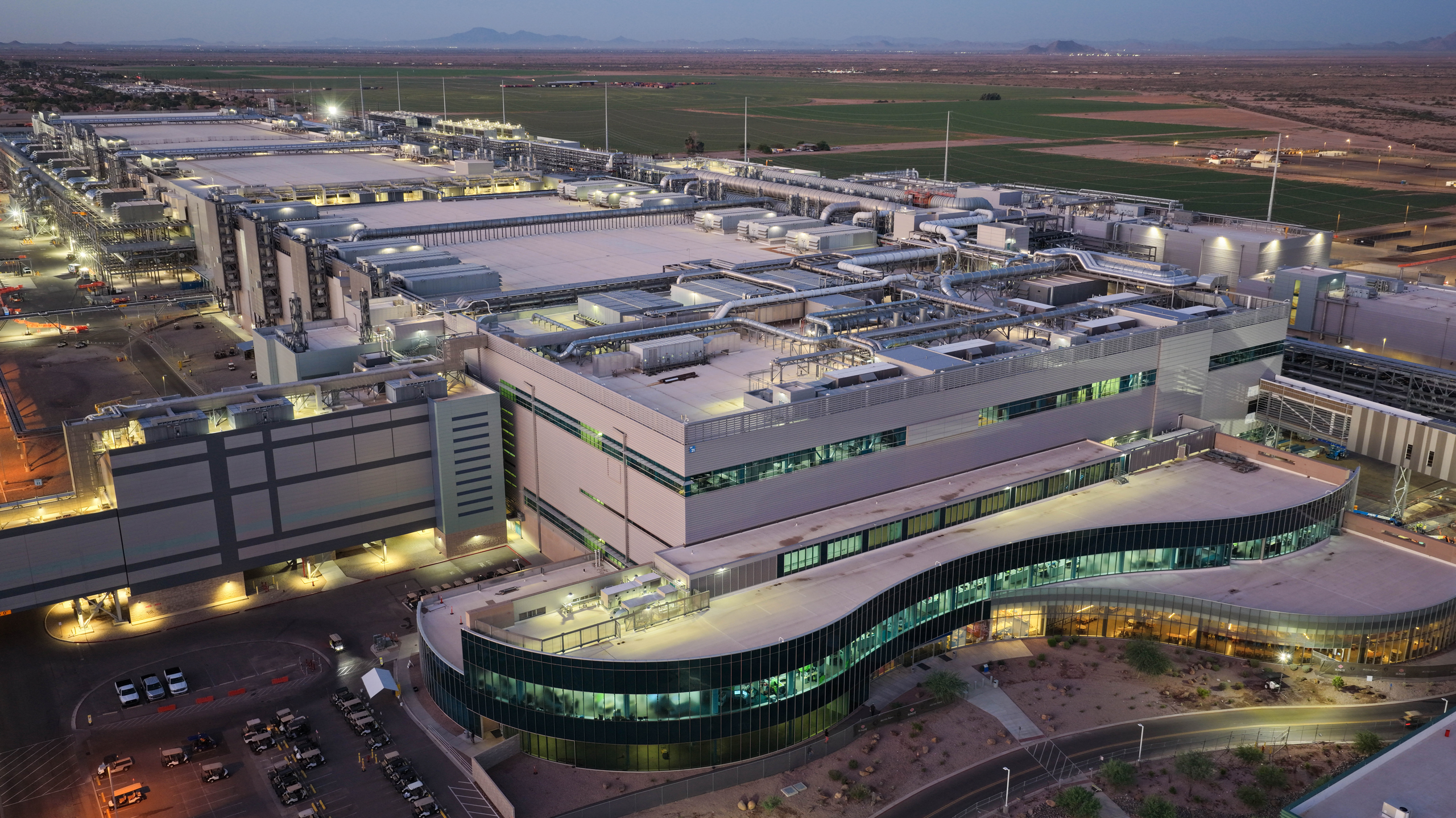 An aerial photograph of Intel Fab 52 in Chandler AZ.
