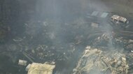 「斜面から火が出ている」山林と複数の建物を焼く火災　県の防災ヘリや応援の消防が消火にあたる　岩手・大槌町