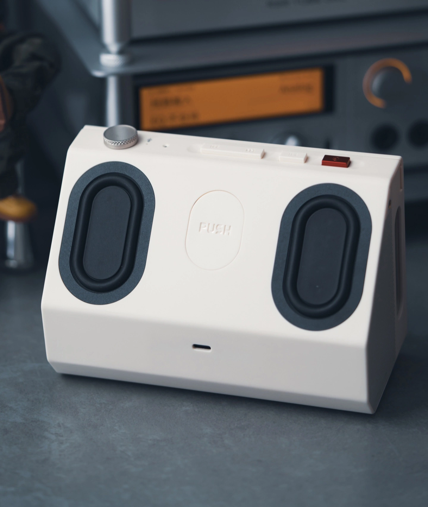 飞傲台式蓝牙音箱 RETRO BOX 开售:5W+5W 全频输出、支持 LDAC,299 元