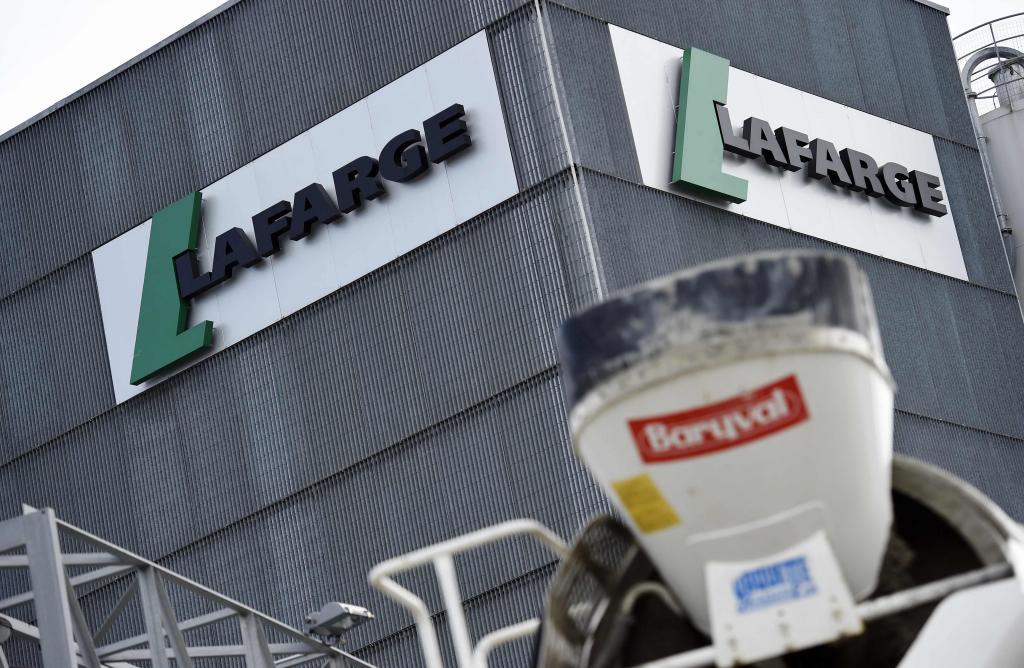 El logotipo de una planta de la cementera francesa Lafarge.