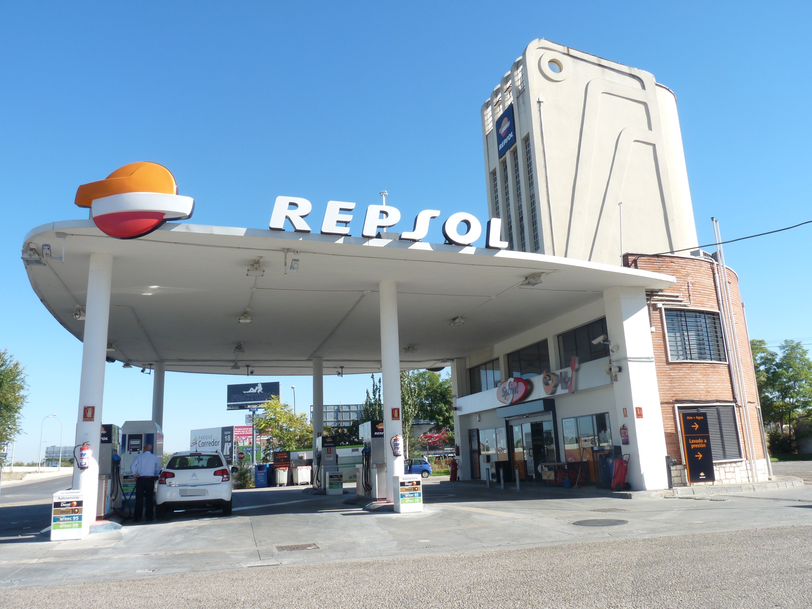 Imagen de una gasolinera en Espa�a