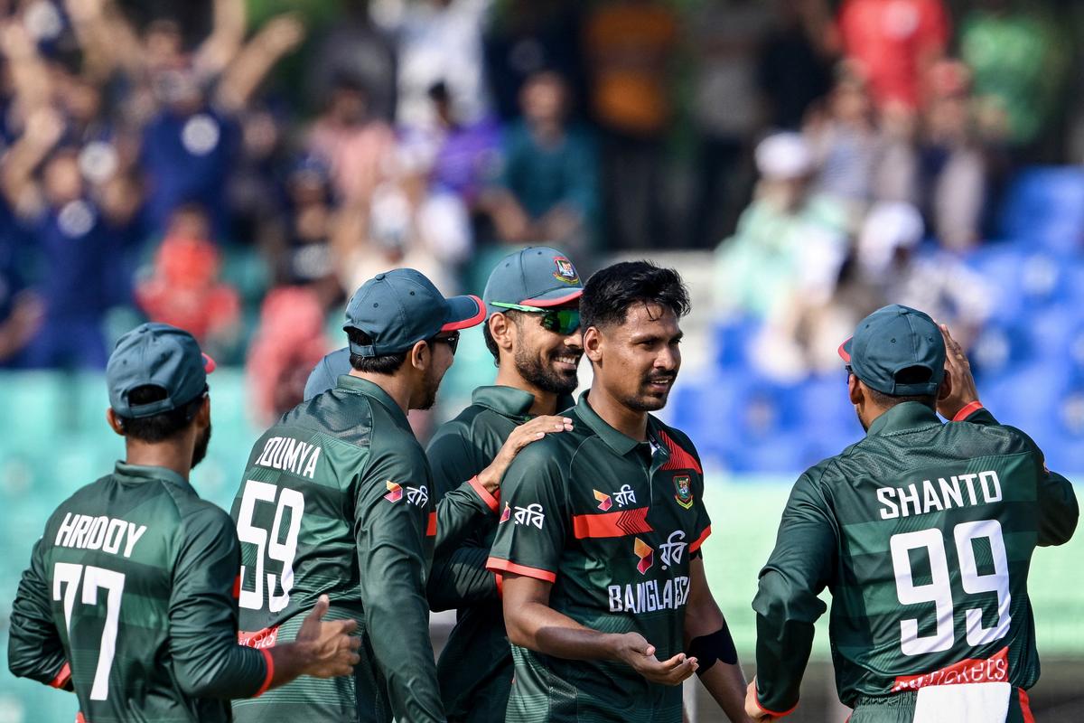 Bangladesh's Mustafizur Rahman (2R) celebrates with teammates after taking the wicket of New Zealand's Henry Nicholls. Bangladesh's Mustafizur Rahman (2R) celebrates with teammates after taking the wicket of New Zealand's Henry Nicholls.