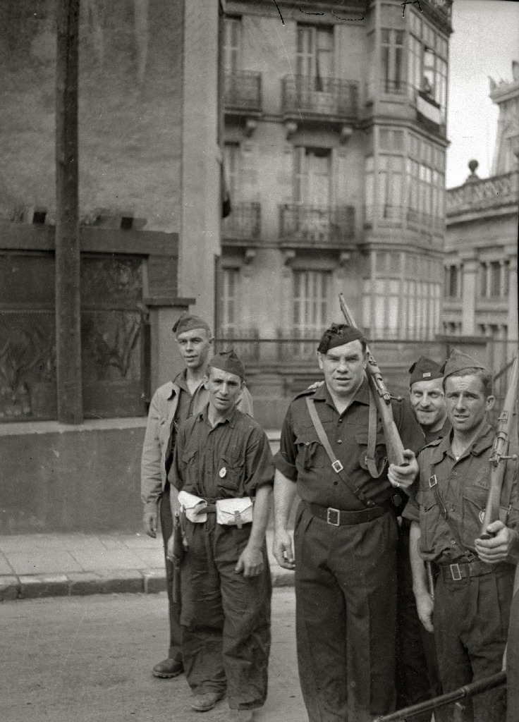 Uzcudun junto a otros falangistas, en 1936 en San Sebasti�n