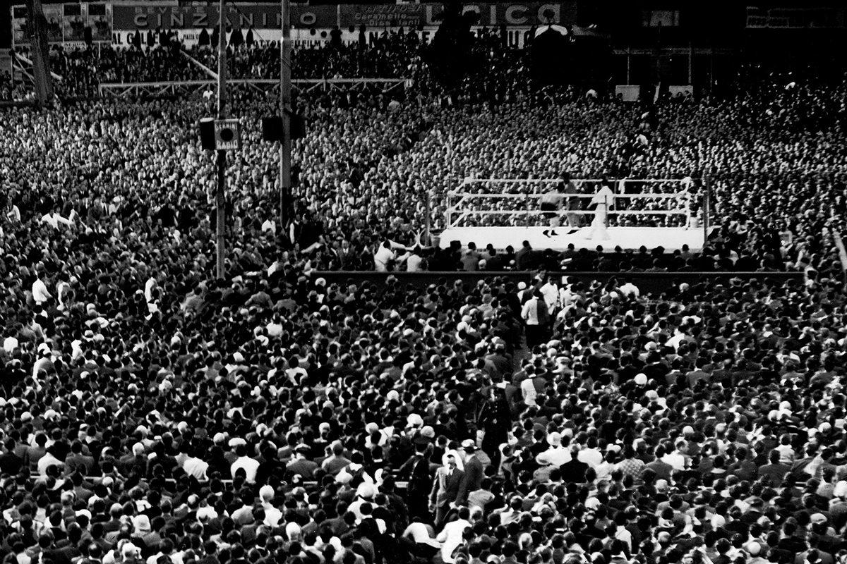 Uzcudun y Primo Carnera se enfrentan en Roma en 1933, ante 65.000 espectadores, uno de ellos Mussolini.