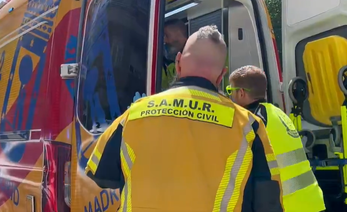 Operarios del Samur en una intervenci�n.