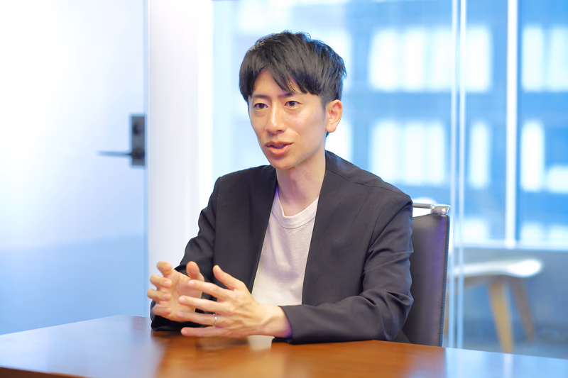 江藤さん：アクセンチュア デザイナー。大手チケット販売プラットフォーム企業でUI/UXデザイナーを務め、2023年にアクセンチュアに入社。大手金融機関におけるデジタルサービスのUI/UX刷新、教育機関向け専用プラットフォームのUI/UX改善などに携わる。