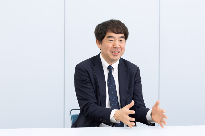 浅子高弘(あさこ・たかひろ)氏/白洋舍 ユニフォームレンタル事業部長。2002年白洋舍入社。営業部門を経て、2025年までユニフォームレンタル東部事業所(ISO22000認証工場)の事業所長として、営業・生産・管理を含む全体の運営を統括。2026年から現職。全国のユニフォームレンタル部門を統括している。