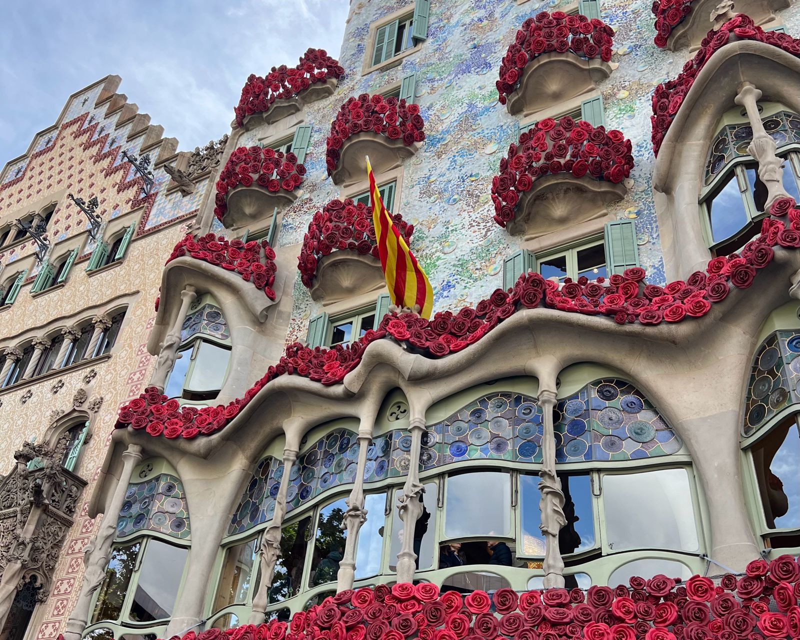 Vivo en Barcelona y este es mi plan ideal para disfrutar de Sant Jordi: desde tomar el aperitivo a irme con mi libro firmado