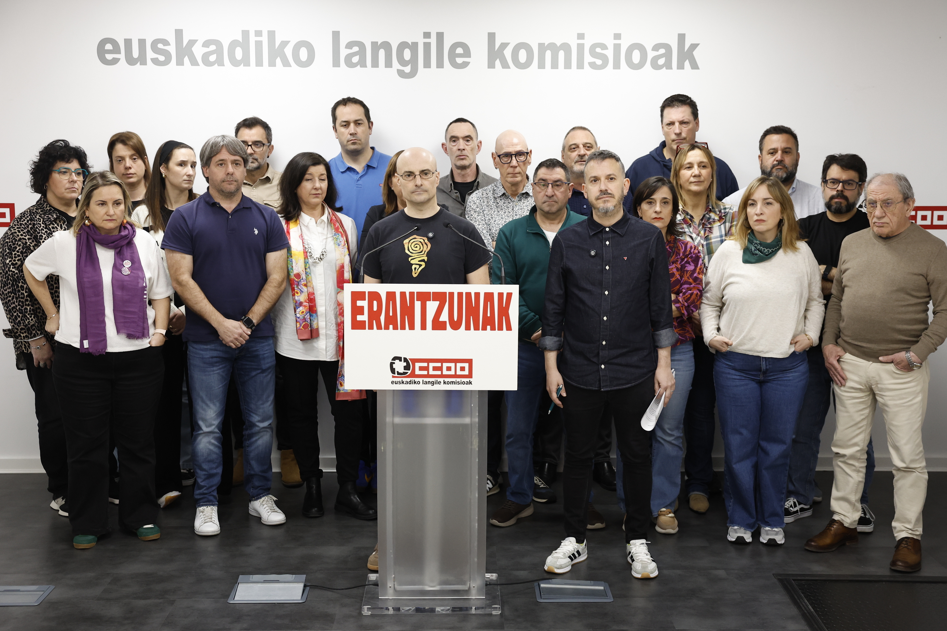 La direcci�n de Comisiones Obreras del Pa�s Vasco en su comparecencia para denunciar el "apartheid social" que sufren por oponerse a la imposici�n del euskera.
