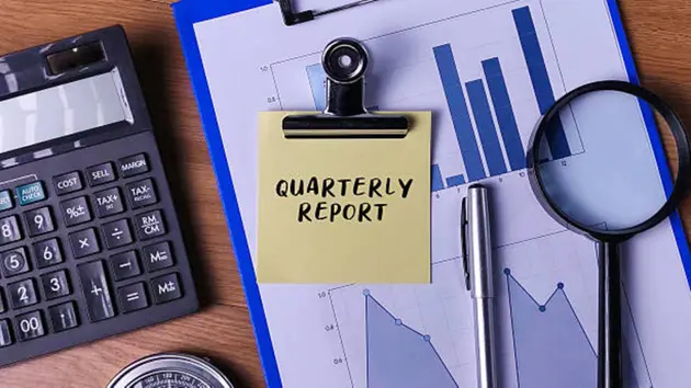 Quarterly Report Financial Analysis and Business Performance Review with Office Tools