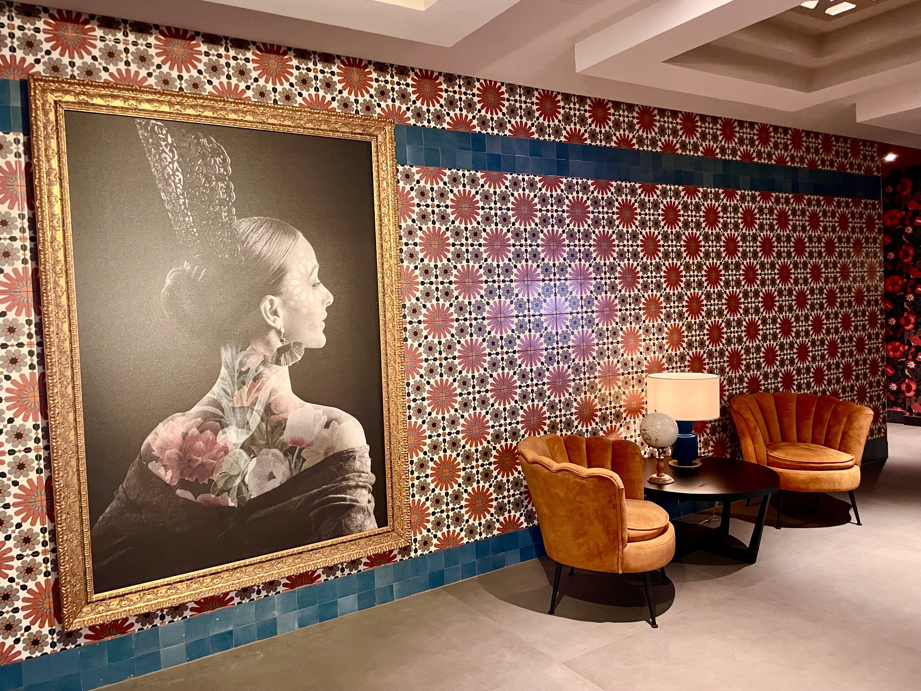 Hall de decoraci�n flamenca del hotel Hesperia.