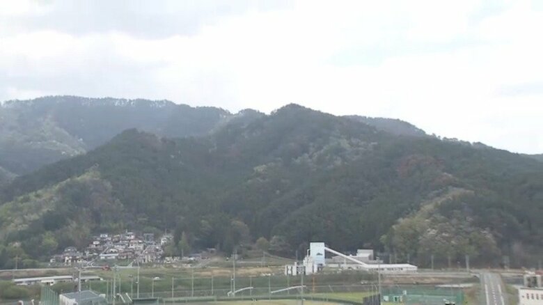 発生7日目の岩手・大槌町の山林火災　初の雨で「火の勢いはおおむね制御下」　今夜も再び雨か｜FNNプライムオンライン