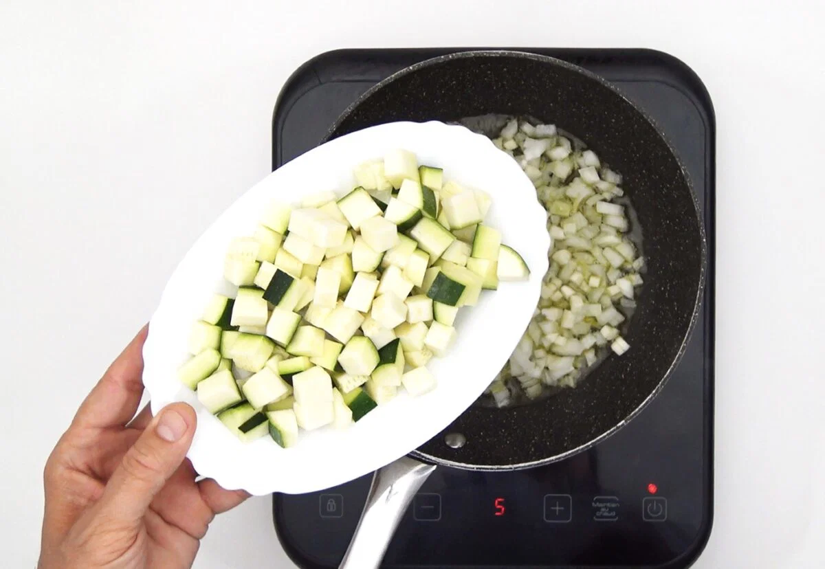 Arroz con calabacín. Receta rápida, sabrosa y fácil