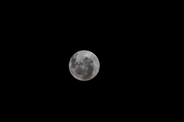 040526-moon1.jpg 