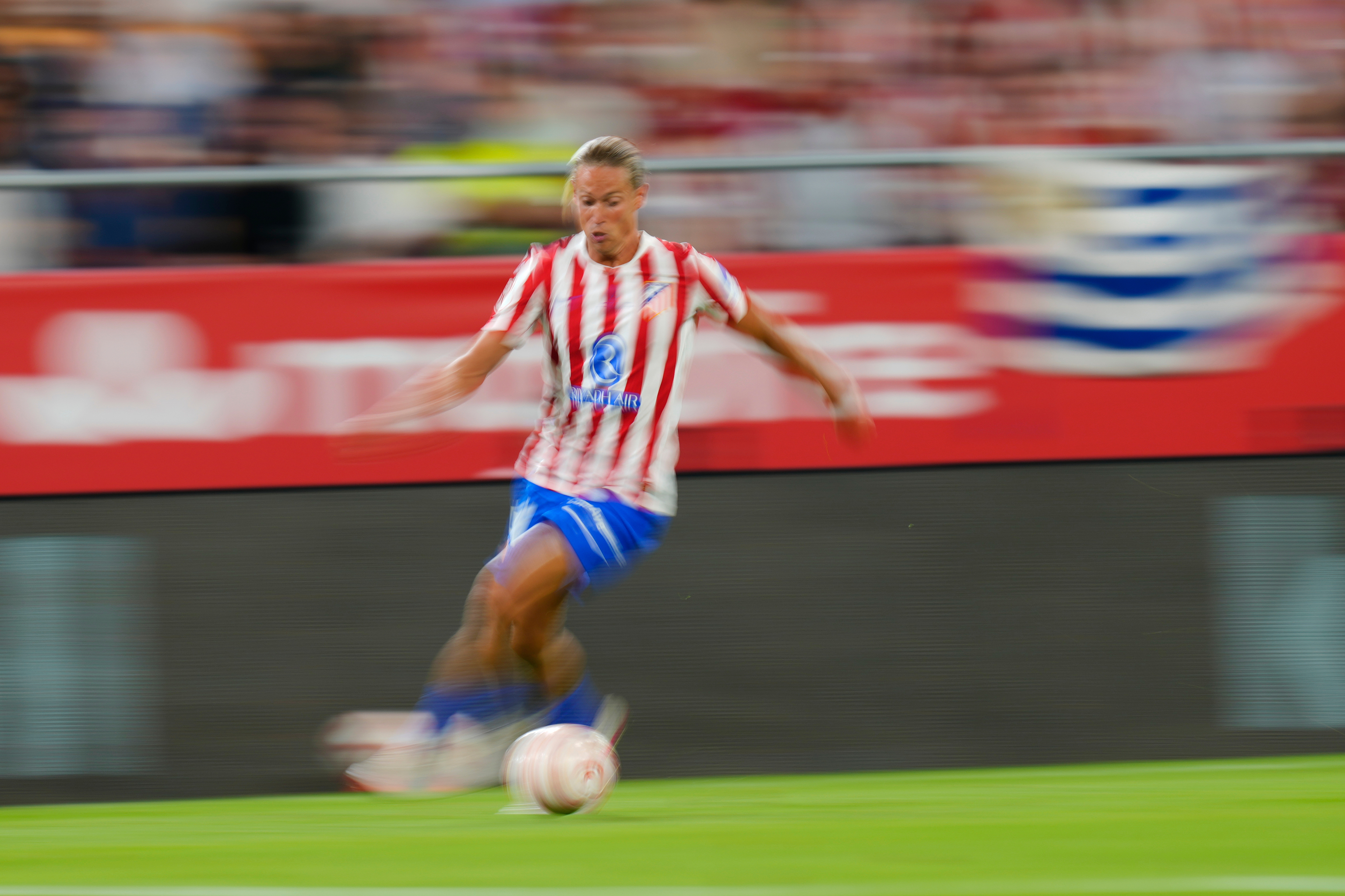 Llorente corriendo durante la final de Copa.